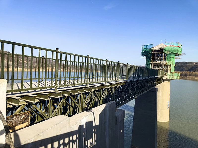 Ponte di accesso in acciaio verniciato